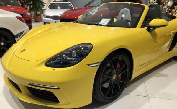 عکس پورشه زرد رنگ