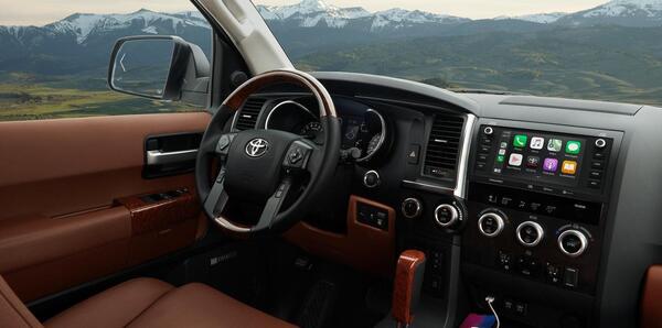 عکس تویوتا سکویا