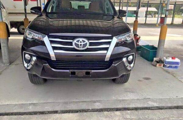 عکس تویوتا فورچونر 2016
