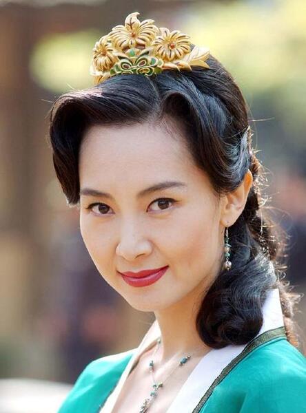عکس بانو جمی در امپراطور بادها