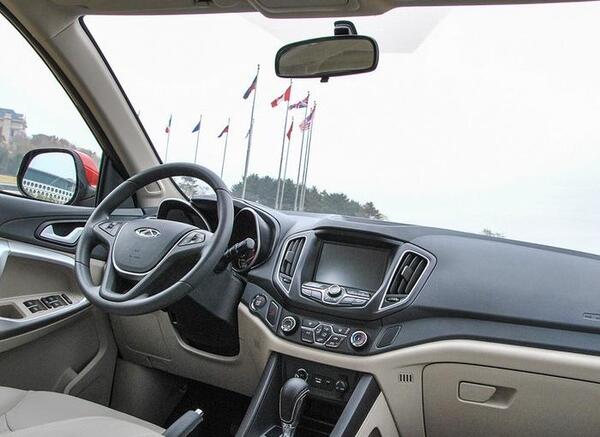 عکس داخل ماشین چری شاسی بلند