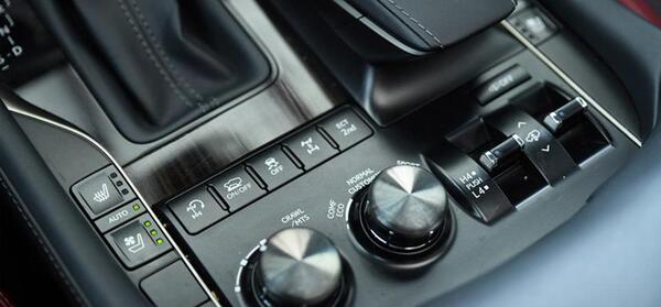 عکس داخل لکسوس lx570