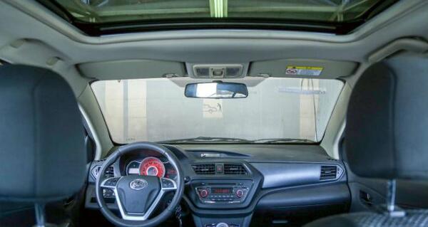 عکس داخل لیفان x50