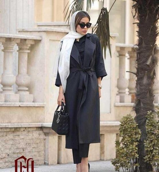 عکس مانتو حریر مشکی ساده