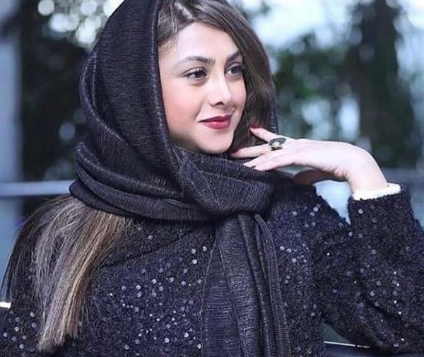 عکس روسری ساتن مشکی ساده