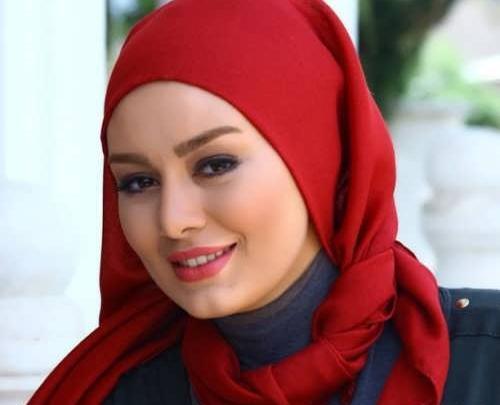 عکس مدل بستن شال مشکی ساده