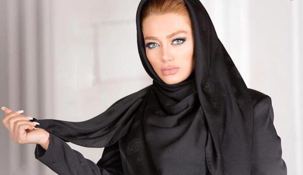 عکس مدل بستن شال مشکی ساده