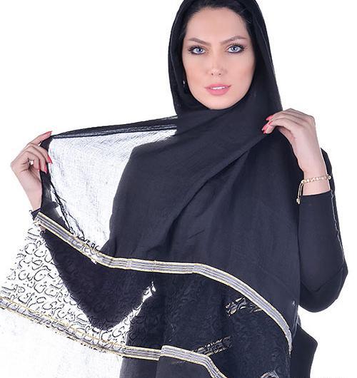 عکس مدل بستن شال مشکی ساده