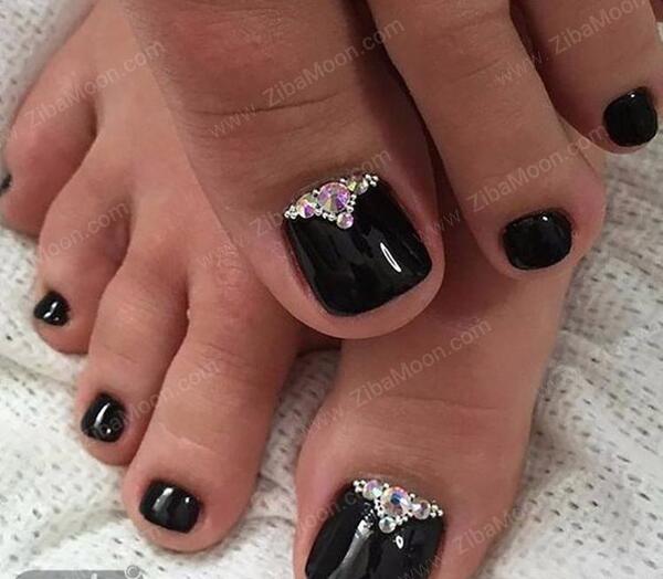 عکس پا با لاک مشکی ساده