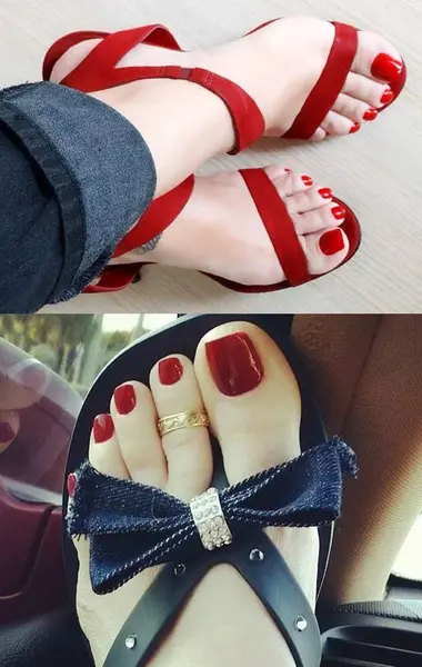 عکس پا با لاک مشکی ساده