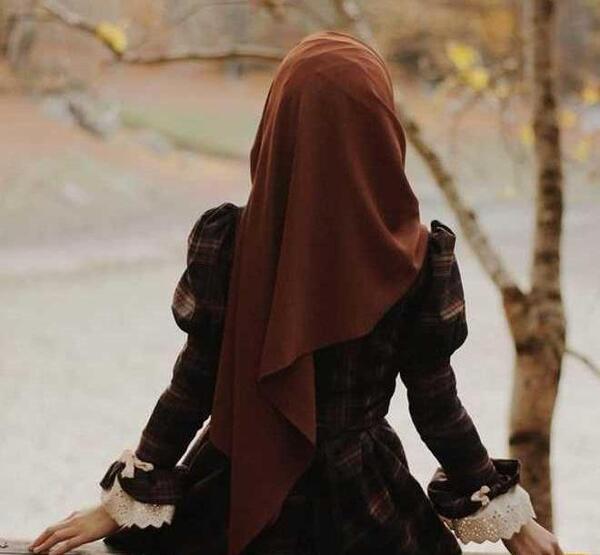 عکس دختر حجابی غمگین
