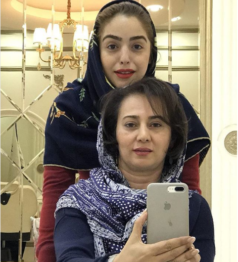 عکس تبسم هاشمی در دبیرستان خضرا