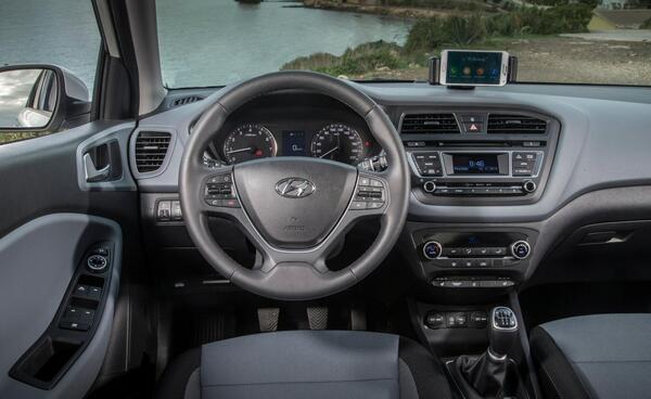 عکس هیوندای i20