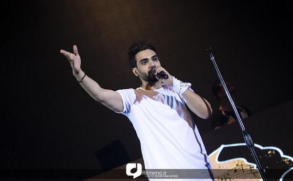 عکس سینا درخشنده در کنسرت