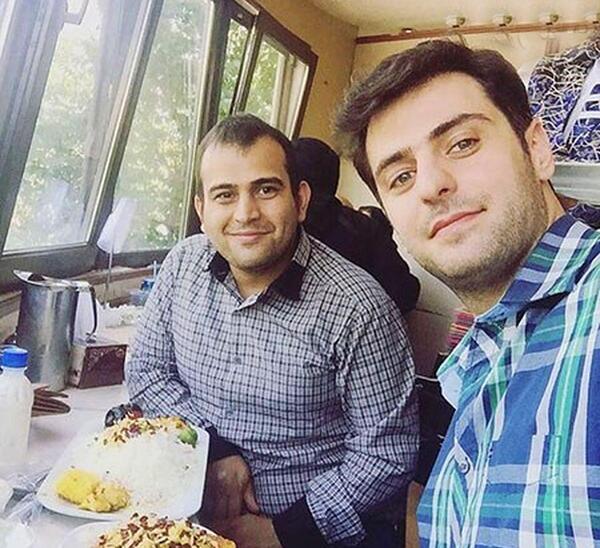 عکس علی ضیا در رستوران
