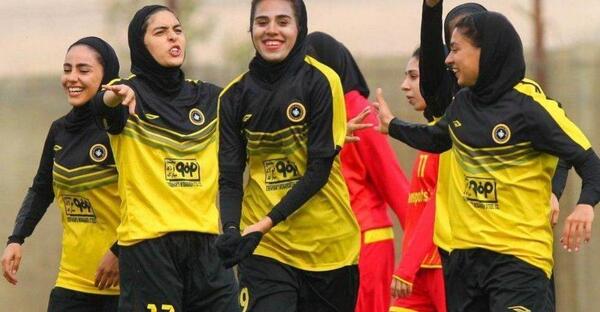 عکس فانتزی دختر فوتبالی