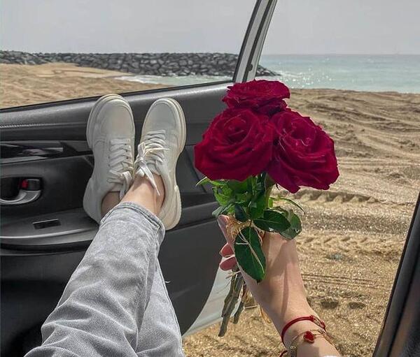 عکس فانتزی دختر گل به دست