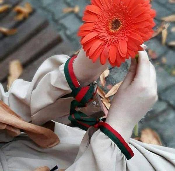 عکس فانتزی دختر گل به دست