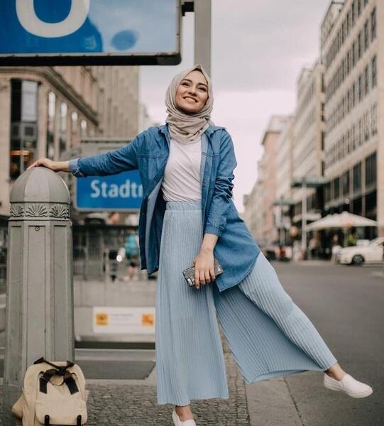 عکس مانتو جلو باز با شلوار لی