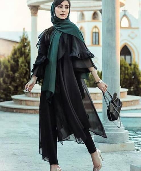 عکس مانتو بلند با کفش اسپرت