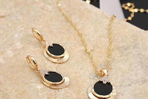 عکس زیباترین ست طلا دخترانه