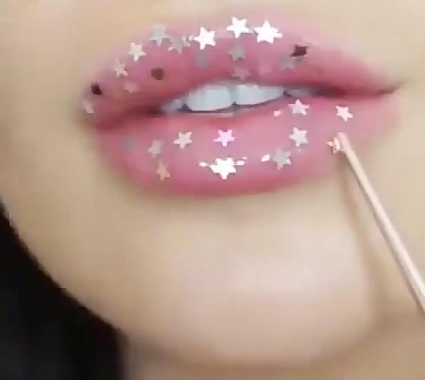 عکس رژ لب کیوت