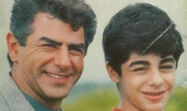 عکس بازیگر نقش خان در کلبه ای در مه