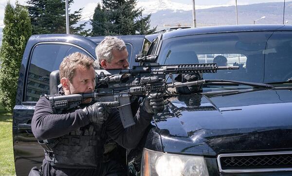 عکس بازیگر نقش اول angel has fallen