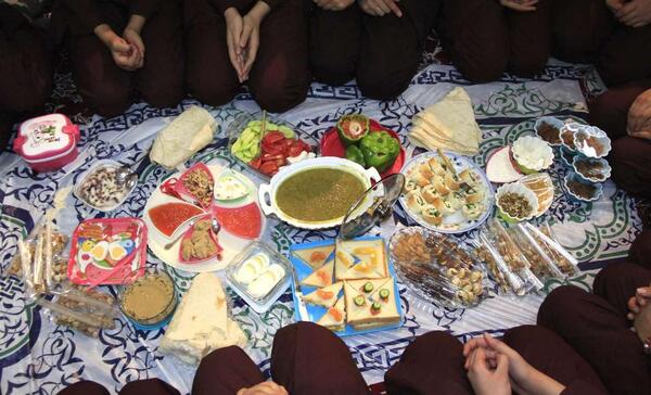 عکس صبحانه دسته جمعی
