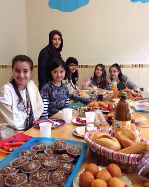 عکس صبحانه دسته جمعی