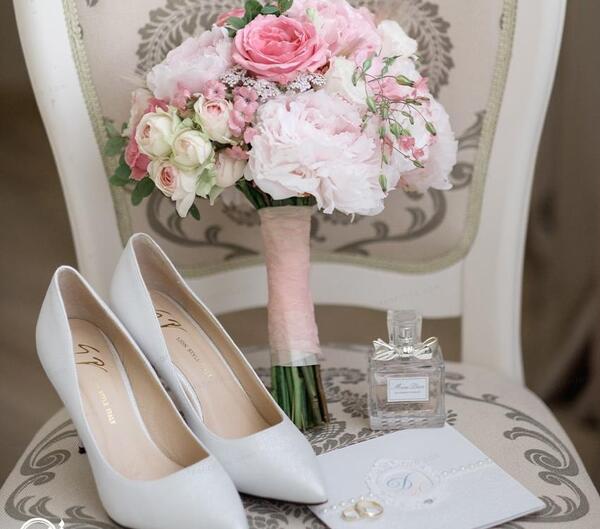 عکس دسته گل و کفش عروس
