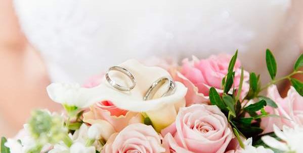 عکس دسته گل و کفش عروس