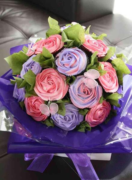 عکس دسته گل و کیک تولد