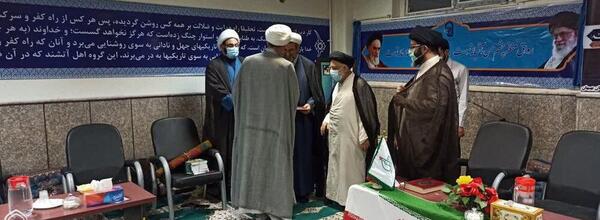 عکس مدیر مدرسه