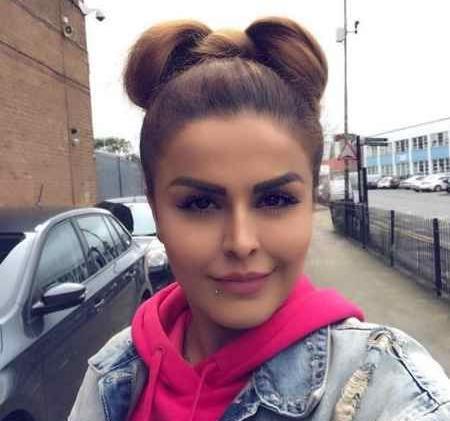 عکس مدیر برنامه سحر خواننده