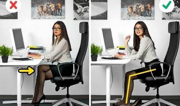 عکس مدیر پشت میز
