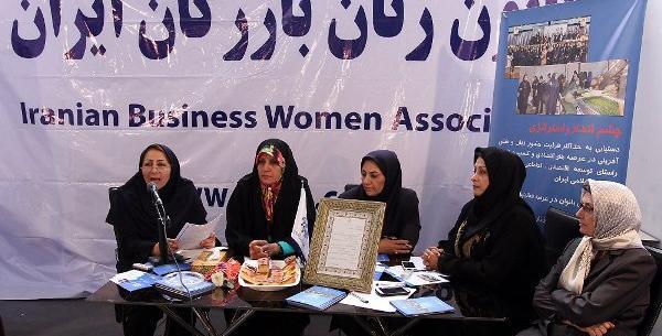عکس خانم مدیر