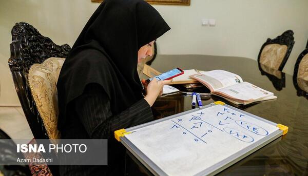 عکس خانم مدیر