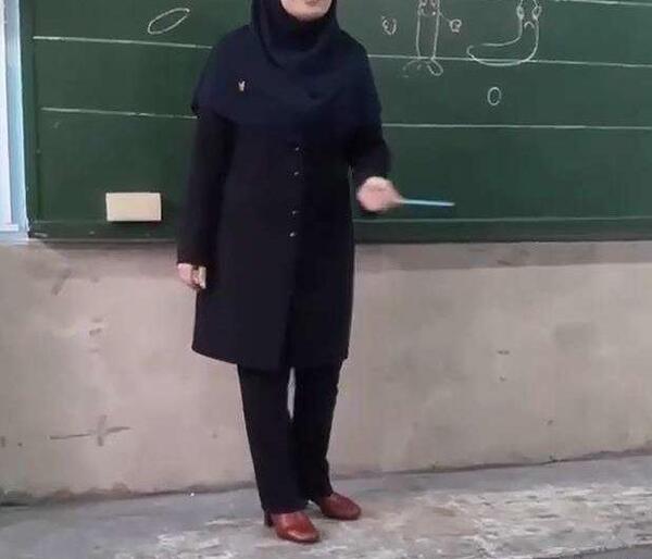 عکس خانم مدیر