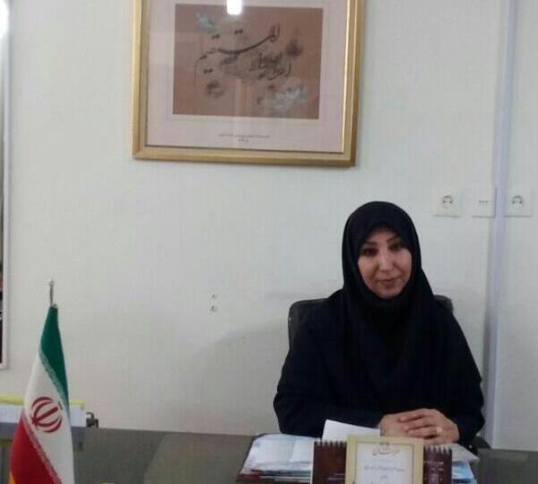 عکس خانم مدیر مدرسه