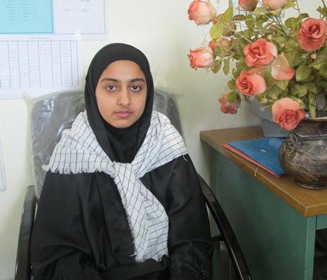 عکس خانم مدیر مدرسه