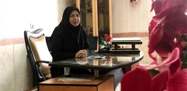 عکس خانم مدیر مدرسه
