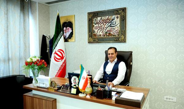 عکس خانم مدیر هتل