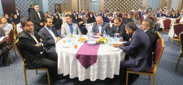 عکس خانم مدیر هتل