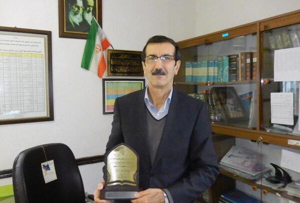 عکس مدیر دبیرستان