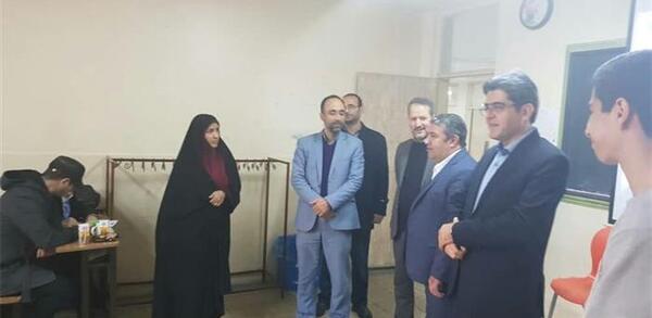 عکس مدیر دبیرستان