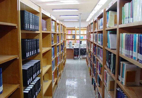 عکس مدیر کتابخانه
