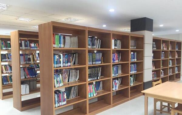 عکس مدیر کتابخانه