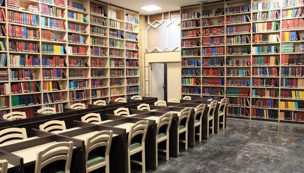 عکس مدیر کتابخانه