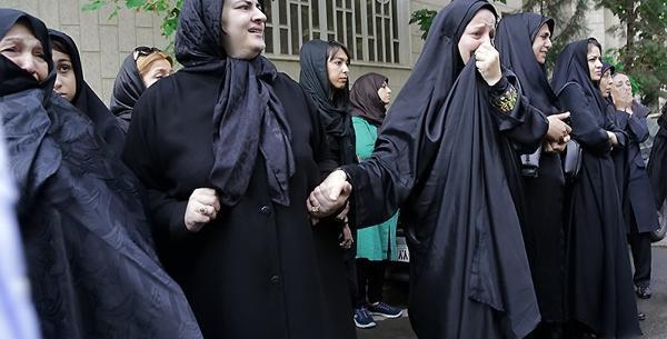 عکس مراسم خاکسپاری علی طباطبایی